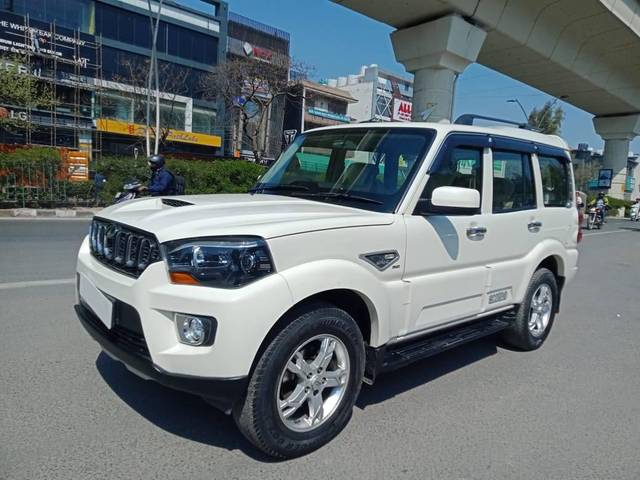 https://images10.gaadi.com/usedcar_image/4304460/original/processed_03011c542205d5ec5fdb3cfab8e3a6b0.jpg?imwidth=6400