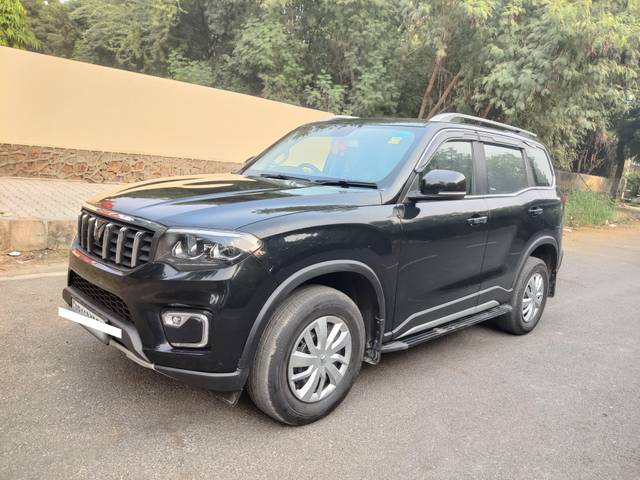 https://images10.gaadi.com/usedcar_image/4304478/original/processed_39fdd5c7c83b479f224081487a438990.jpg?imwidth=6400