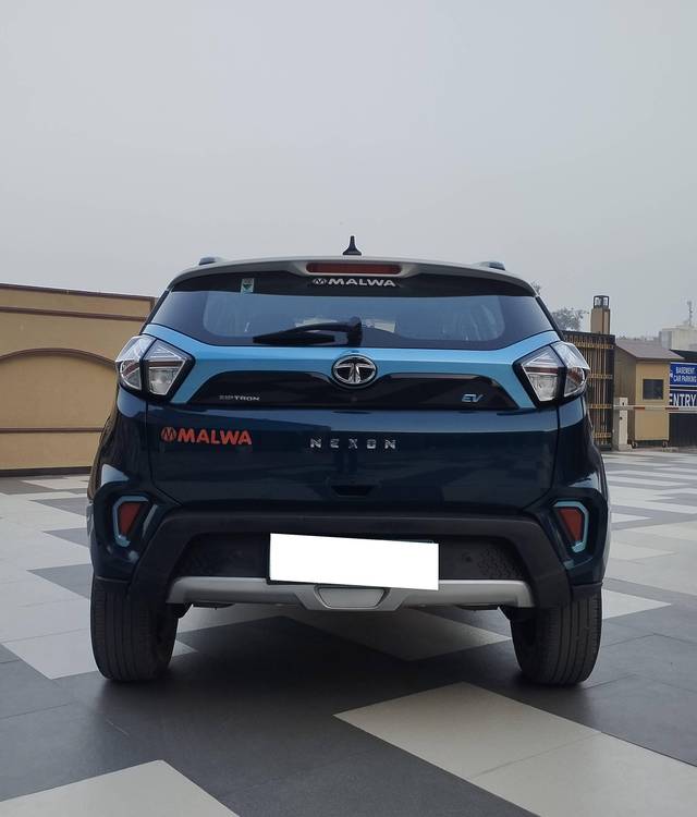 https://images10.gaadi.com/usedcar_image/4304486/original/processed_66b4f3c69bc248c5288c75f7604701b0.jpg?imwidth=6401