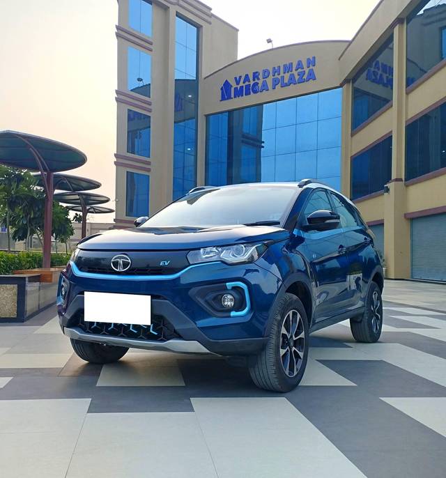 https://images10.gaadi.com/usedcar_image/4304486/original/processed_b270750bb2e5c2629c28c4a07f344d39.jpg?imwidth=6402