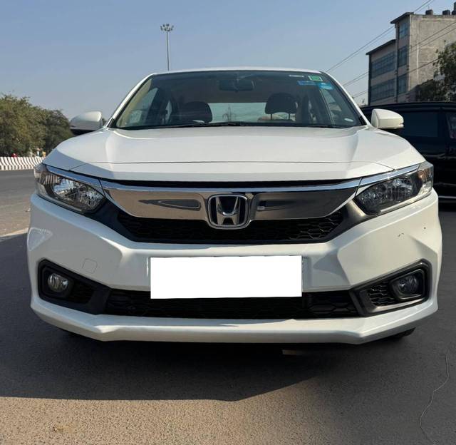 https://images10.gaadi.com/usedcar_image/4304508/original/processed_1ad379c312d57cdb1b66d0debdd7ddcd.jpg?imwidth=6400