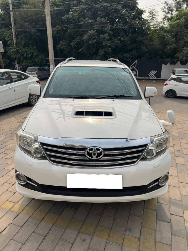 https://images10.gaadi.com/usedcar_image/4304539/original/processed_2243a16f89b16021486b168235155e14.jpg?imwidth=6402