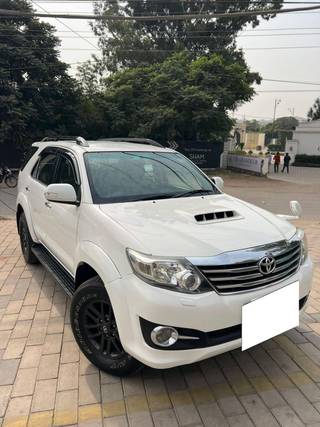 Toyota Fortuner 2011-2016 Toyota Fortuner 4x2 Manual