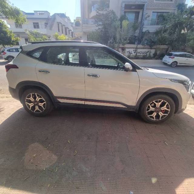 https://images10.gaadi.com/usedcar_image/4304546/original/bab18dcf1751bddb50fb3848cba31ea5.jpg?imwidth=6401