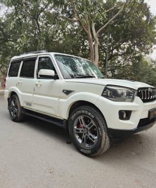 Mahindra Scorpio 2014-2022 Mahindra Scorpio S7 140 BSIV