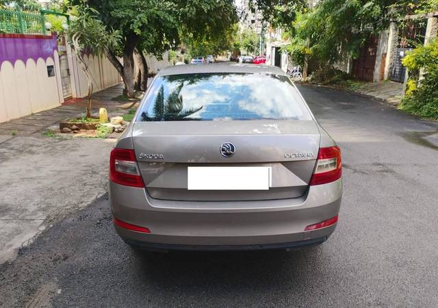 https://images10.gaadi.com/usedcar_image/4304623/original/processed_494726c9b030fd4593eea63cb070fa13.jpg?imwidth=6402