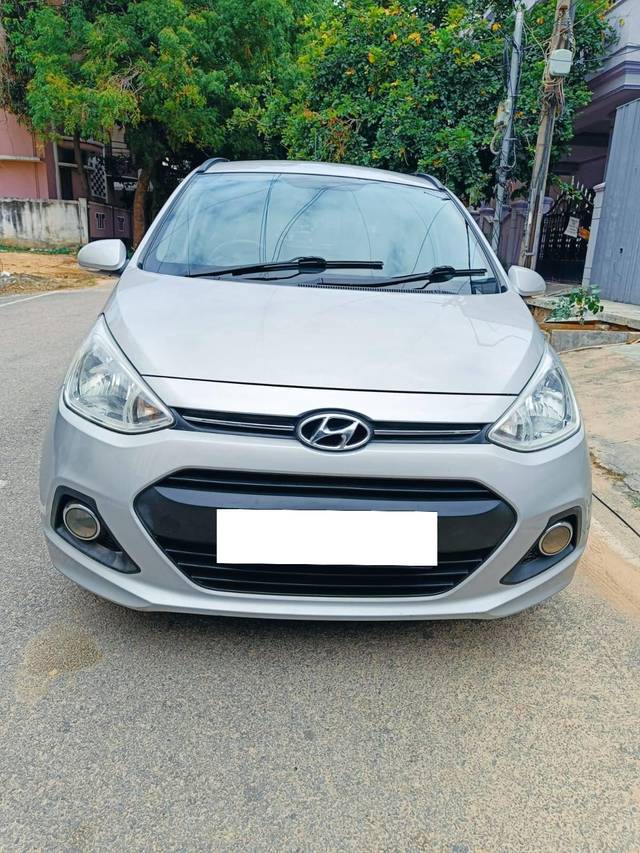 https://images10.gaadi.com/usedcar_image/4304633/original/processed_5e352714f7b6b27d32951710d61f8d12.jpg?imwidth=6402