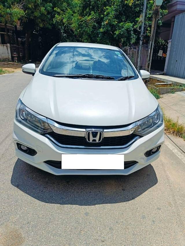 https://images10.gaadi.com/usedcar_image/4304637/original/processed_bf21c1a6f5d093f2926f9ca0e3f44167.jpg?imwidth=6402