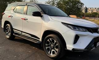 Toyota Fortuner Legender Toyota Fortuner Legender 4x2 AT