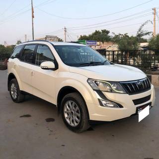 Mahindra XUV500 Mahindra XUV500 R W10 FWD