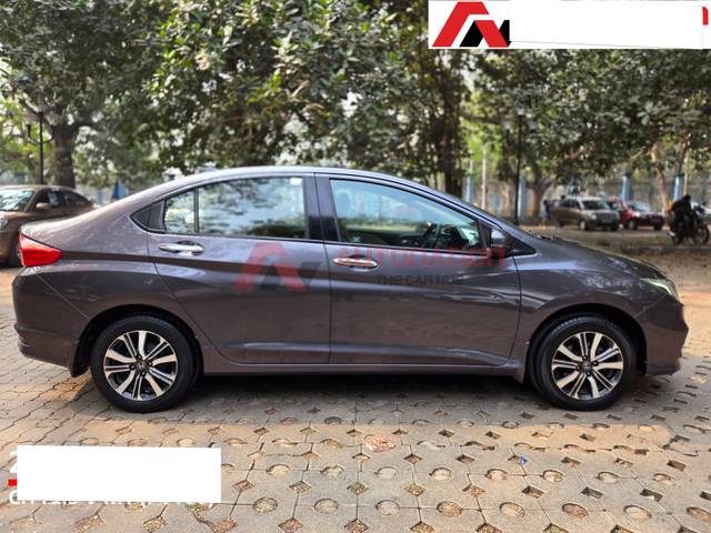 https://images10.gaadi.com/usedcar_image/4304700/original/processed_f8af36386e687fbfa0cbaa6353120780.jpg?imwidth=6401