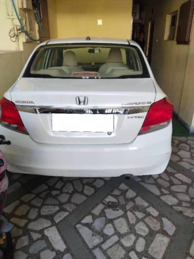 https://images10.gaadi.com/usedcar_image/4304741/original/processed_57bcbe21-71f1-4834-9d21-ef29a86a34f0.jpg?imwidth=6401