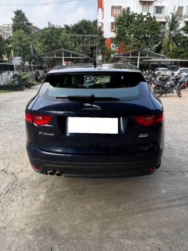 https://images10.gaadi.com/usedcar_image/4304766/original/processed_a52d528e-f5eb-4aaf-9f7f-ea0c5502d1c0.jpeg?imwidth=6402