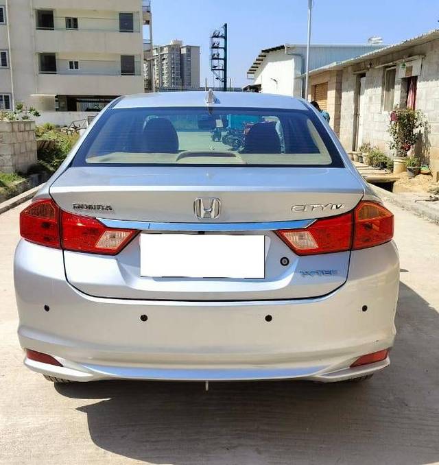 https://images10.gaadi.com/usedcar_image/4304795/original/processed_b2410b473dbfe1353129d8d991b1bdb0.jpg?imwidth=6401