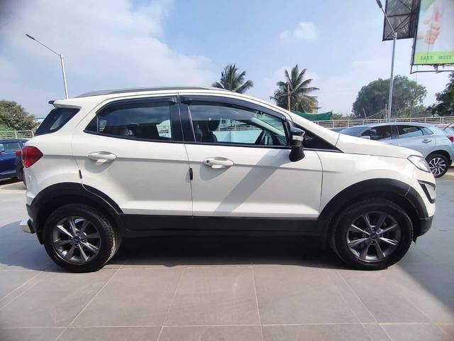 https://images10.gaadi.com/usedcar_image/4304832/original/processed_7242606b8a670fe9cbad7a3fd94914f1.jpg?imwidth=6401