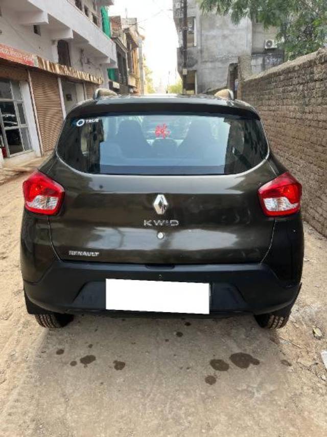 https://images10.gaadi.com/usedcar_image/4304868/original/processed_b999cdce-0466-4201-9a11-24713167c628.jpg?imwidth=6401