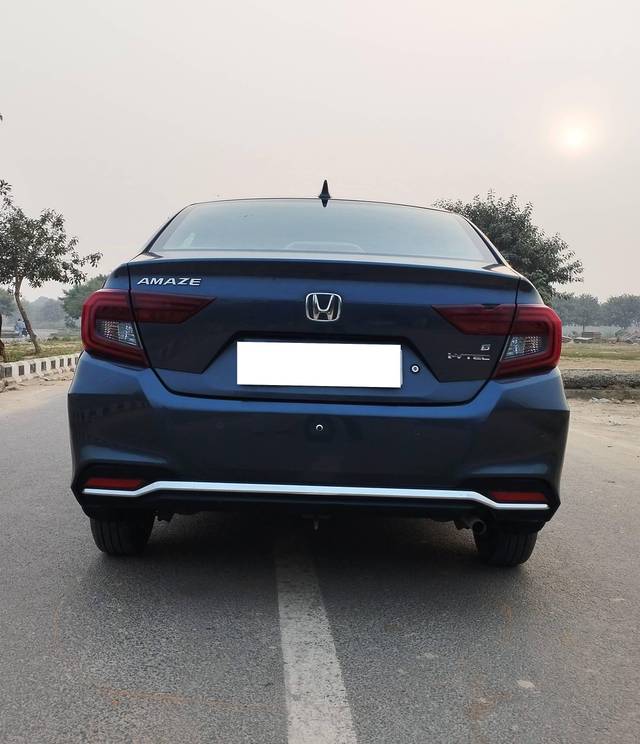 https://images10.gaadi.com/usedcar_image/4304947/original/processed_3e9019aa129f6d4368d34f424ac4370b.jpg?imwidth=6402