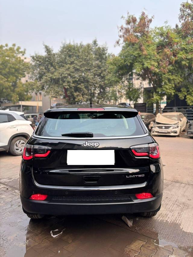 https://images10.gaadi.com/usedcar_image/4304953/original/processed_67ad1135062fd2aab67e2d60b1ce887b.jpg?imwidth=6402