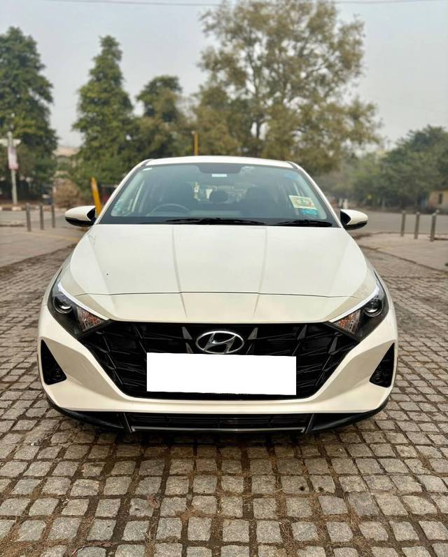 https://images10.gaadi.com/usedcar_image/4304956/original/processed_84940826cd25ec196dd19a6d4d493a0b.jpg?imwidth=6400