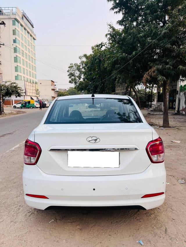 https://images10.gaadi.com/usedcar_image/4305008/original/processed_c2bca044e2e46c75ec6dd7ae2301f4f0.jpg?imwidth=6402