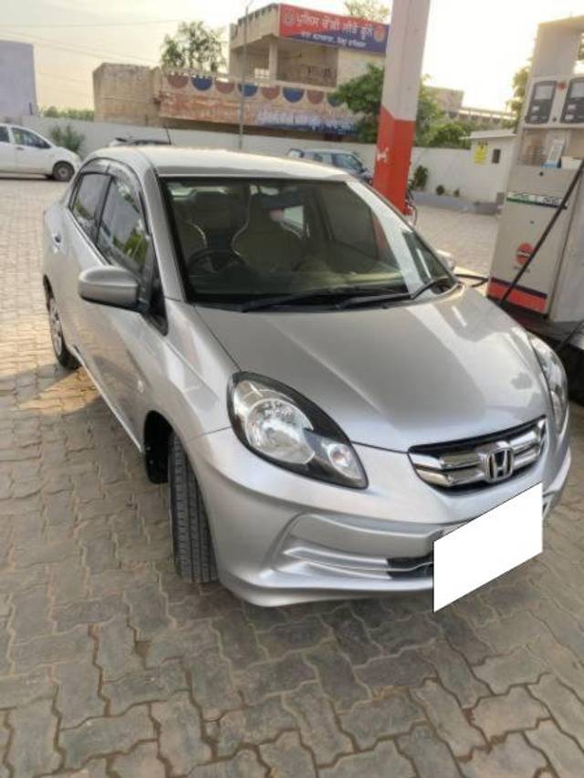 https://images10.gaadi.com/usedcar_image/4305029/original/processed_fb27d8ef-3878-484a-9501-5f4245de77dc.jpg?imwidth=6400