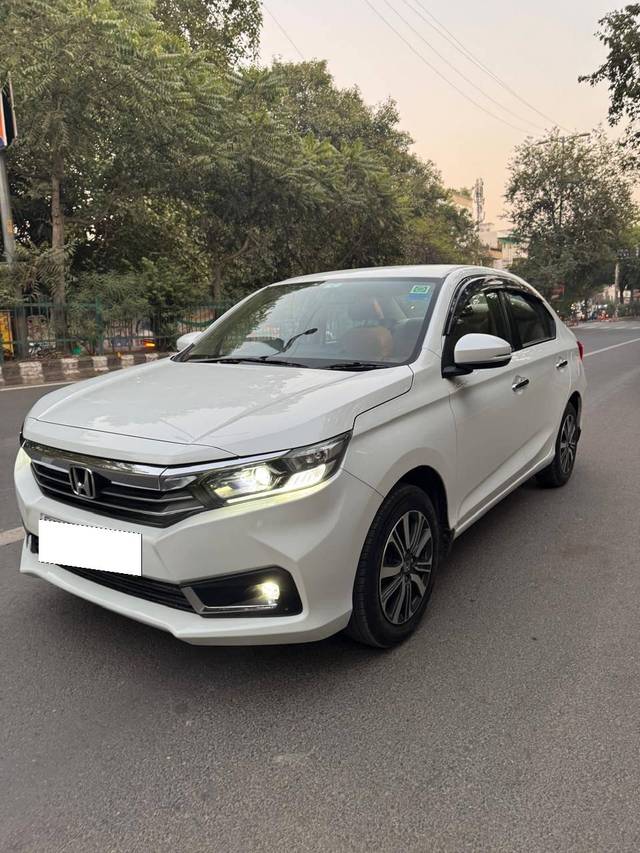 https://images10.gaadi.com/usedcar_image/4305030/original/processed_092bf783d9316987ba569d0477749f81.jpg?imwidth=6402