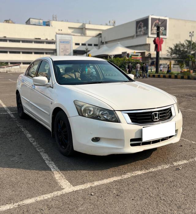 https://images10.gaadi.com/usedcar_image/4305038/original/processed_1385f8e64dcc9f97a392e2b9c968ab55.jpg?imwidth=6400