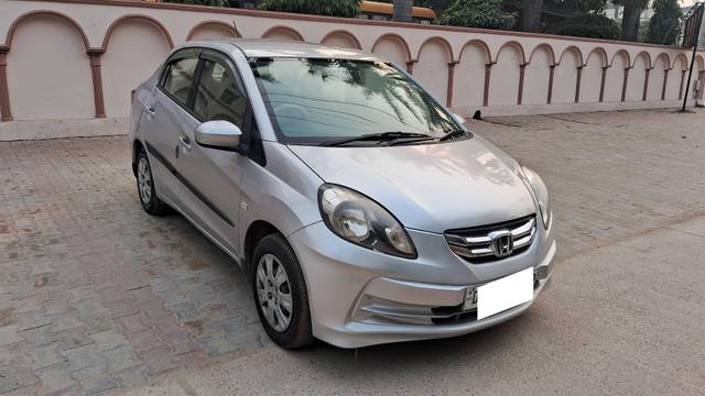 https://images10.gaadi.com/usedcar_image/4305077/original/processed_070773ad05b9c27dc52e5d09797ee865.jpg?imwidth=6400