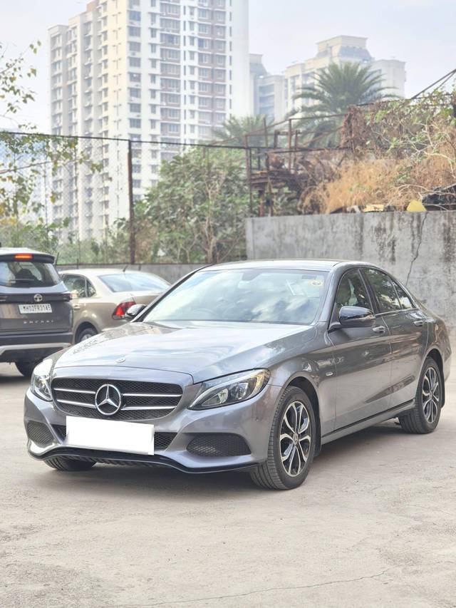 https://images10.gaadi.com/usedcar_image/4305102/original/processed_7e7963dd30c938db731c3133c205a4ec.jpg?imwidth=6401