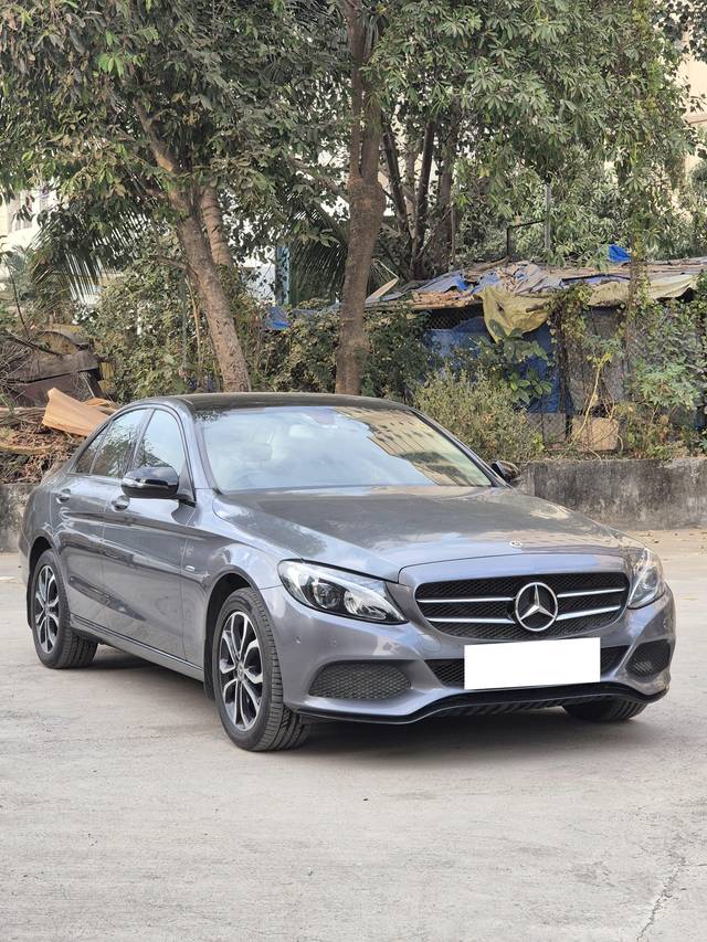 https://images10.gaadi.com/usedcar_image/4305102/original/processed_821d9d9c2faa379c3b63e88a4638152c.jpg?imwidth=6400