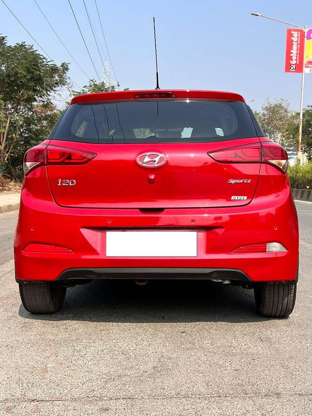 https://images10.gaadi.com/usedcar_image/4305120/original/processed_382fd8e429e71f51cc57bfc42970efc3.jpeg?imwidth=6402