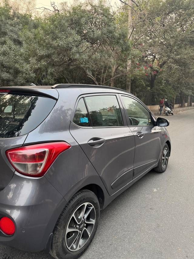 https://images10.gaadi.com/usedcar_image/4305121/original/processed_fb8a8dbef8f71038ab607c4b0d606a87.jpg?imwidth=6402