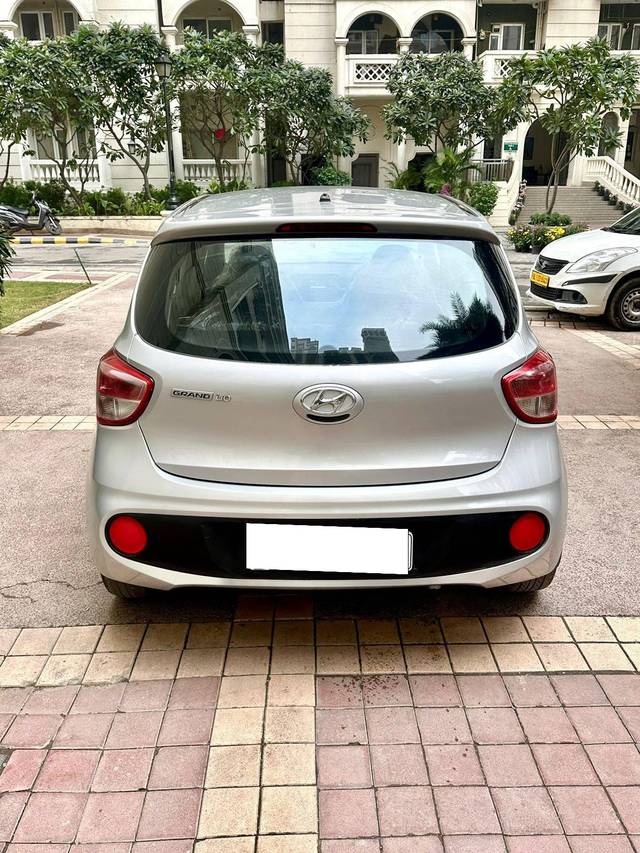 https://images10.gaadi.com/usedcar_image/4305213/original/processed_b5dd8f1f831438691823ca19609a4e40.jpg?imwidth=6401