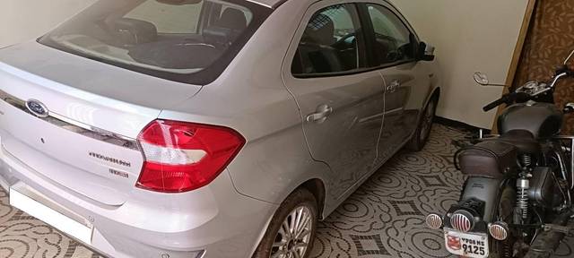 https://images10.gaadi.com/usedcar_image/4305275/original/processed_9b8800a5-2612-427e-b0e1-20846d6d5c3c.jpg?imwidth=6400