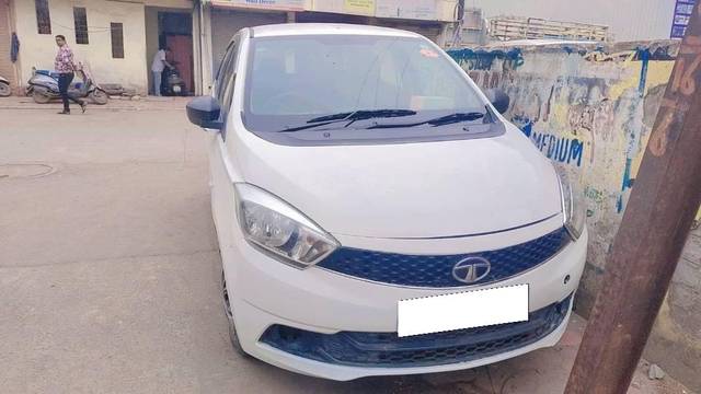 https://images10.gaadi.com/usedcar_image/4305278/original/processed_ded596fd-9183-4b43-9f47-79e0211c2863.jpeg?imwidth=6400