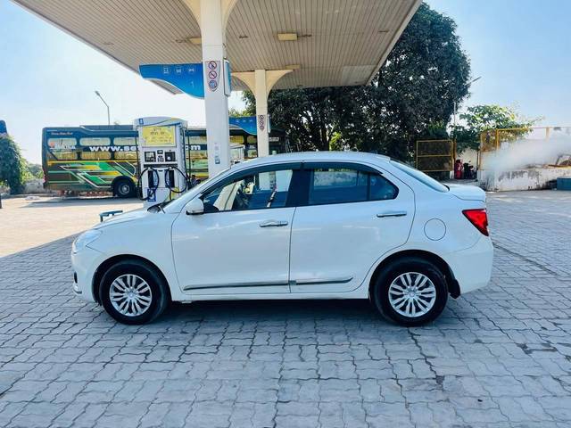 https://images10.gaadi.com/usedcar_image/4305313/original/processed_115f75cce0644b1160dd6b598539851d.jpg?imwidth=6402