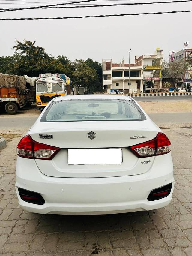 https://images10.gaadi.com/usedcar_image/4305315/original/processed_6d54b16d9b00396369e9531cc09029f9.jpg?imwidth=6401