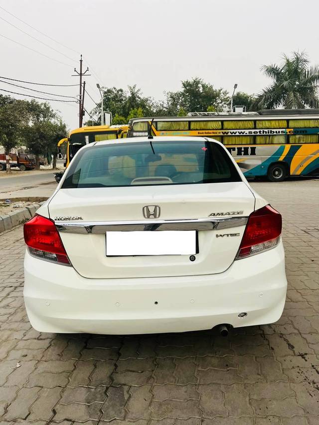 https://images10.gaadi.com/usedcar_image/4305338/original/processed_8b80f7b518a28e030c8b905dd47e9f5a.jpg?imwidth=6401