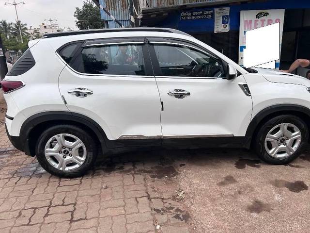 https://images10.gaadi.com/usedcar_image/4305432/original/processed_b021fbdc-cbfe-4f18-97d2-b2b08f225743.jpg?imwidth=6401