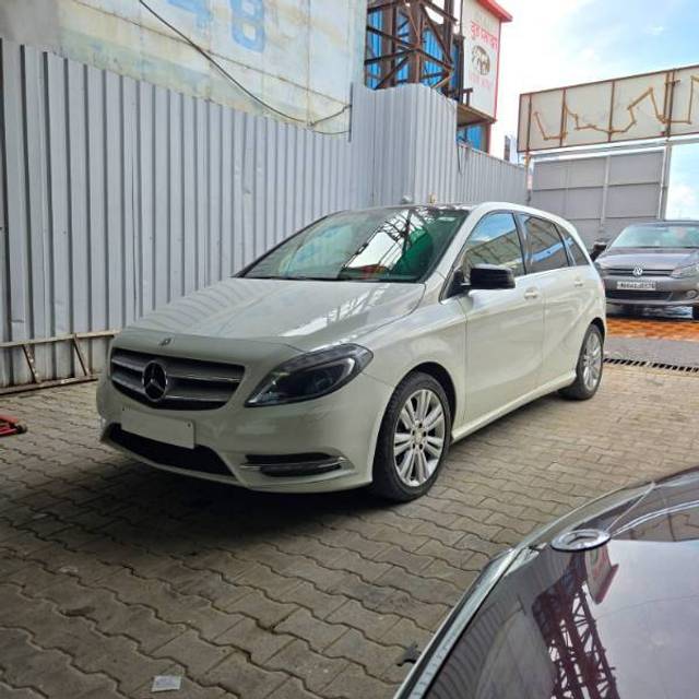 https://images10.gaadi.com/usedcar_image/4305476/original/f494d85bb5127b771b9fa3d37c3a3591.jpg?imwidth=6402