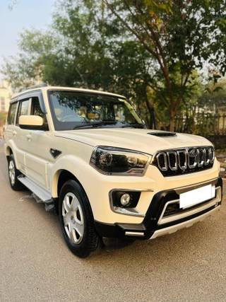 Mahindra Scorpio 2014-2022 Mahindra Scorpio S5