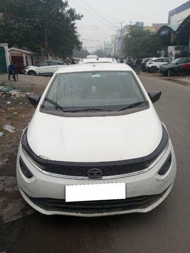 https://images10.gaadi.com/usedcar_image/4305640/original/2f83b71fc3c952ca898dec22f3730f6e.jpg?imwidth=6400