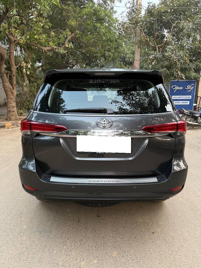 https://images10.gaadi.com/usedcar_image/4305793/original/processed_adceae20ffedb5d26439329de1849c45.jpg?imwidth=6401