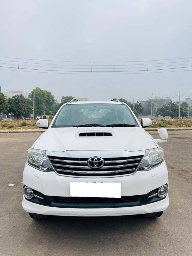 https://images10.gaadi.com/usedcar_image/4305801/original/processed_0ade0bc6661f52deed3f5ba5d79119bc.jpg?imwidth=6400