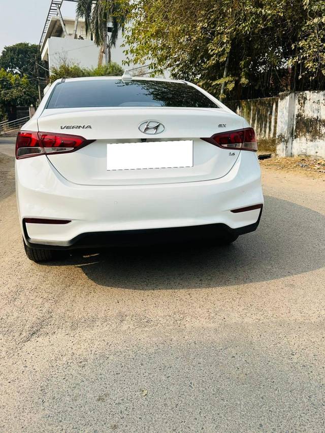 https://images10.gaadi.com/usedcar_image/4305855/original/processed_a23b5c4274c451cd961bf251d79b8775.jpg?imwidth=6401