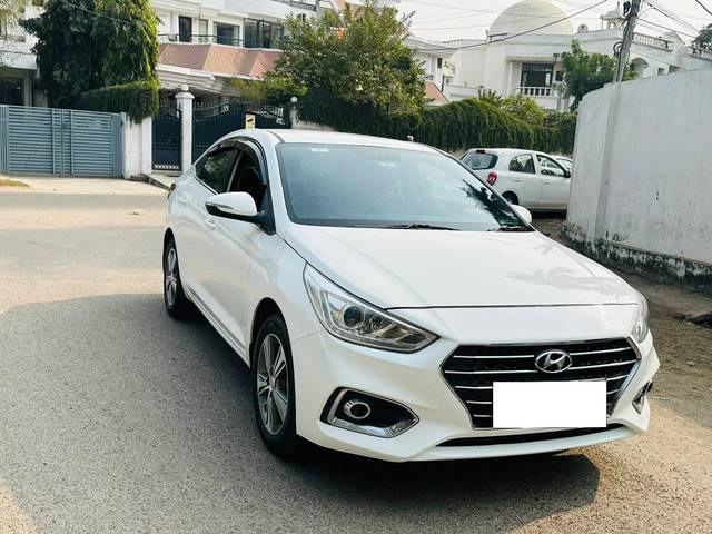 https://images10.gaadi.com/usedcar_image/4305855/original/processed_dbe6c046eeef4f26a60979c0746d5caf.jpg?imwidth=6400