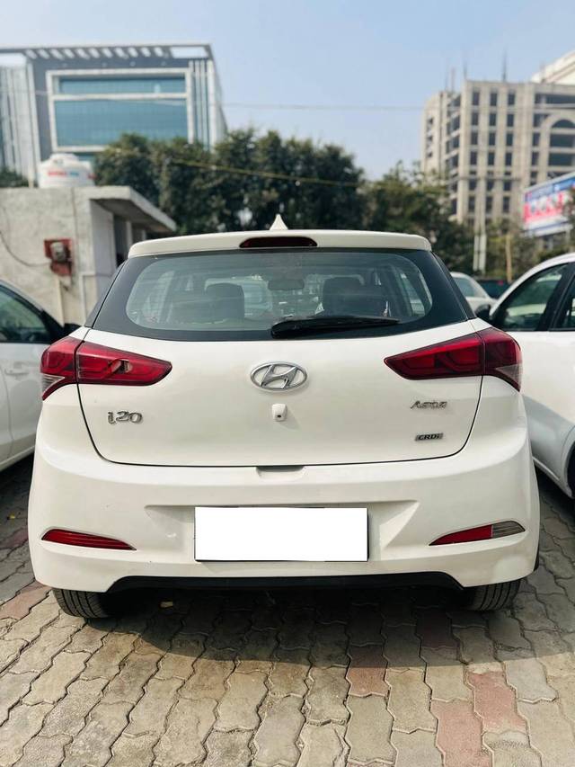 https://images10.gaadi.com/usedcar_image/4305959/original/processed_d88367e3a85ea9258f41fb245f052235.jpg?imwidth=6401