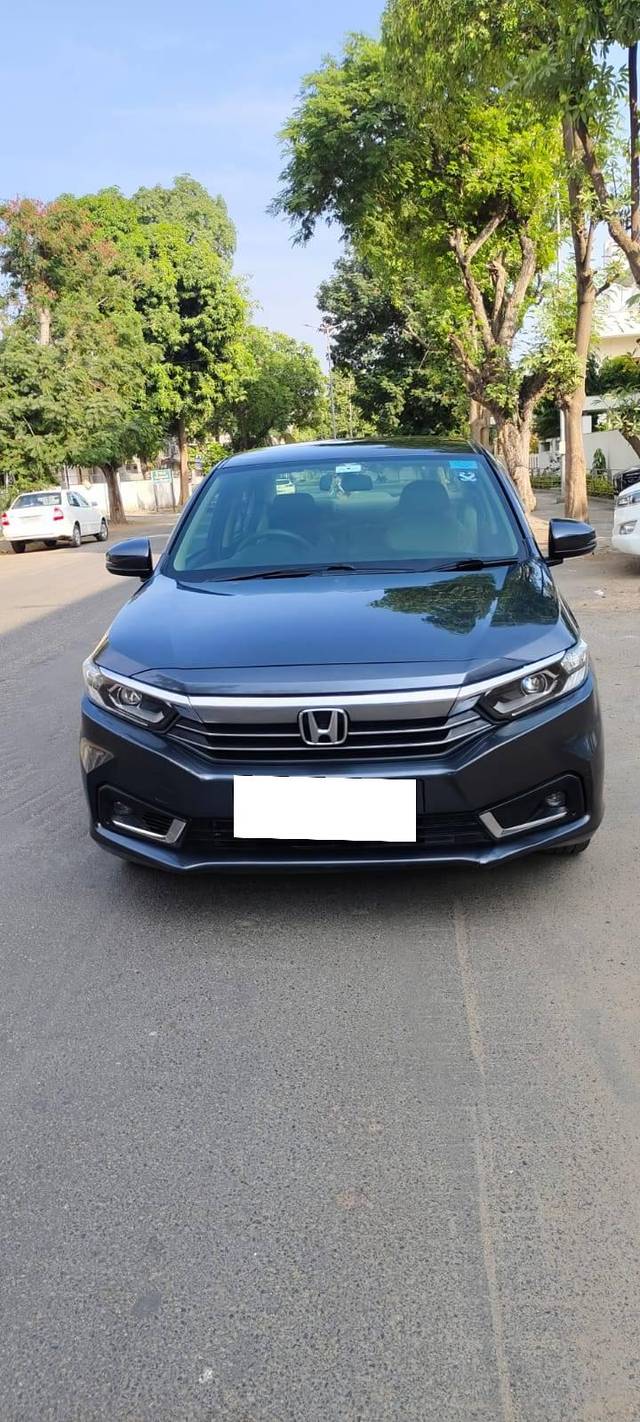 https://images10.gaadi.com/usedcar_image/4305970/original/processed_d586066191f01b2702cd46d528a9af7b.jpg?imwidth=6400