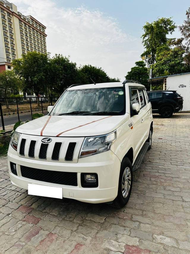 https://images10.gaadi.com/usedcar_image/4305978/original/processed_5ac565936b34fda108940daf2978b136.jpg?imwidth=6401