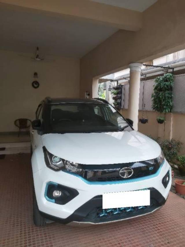 https://images10.gaadi.com/usedcar_image/4306084/original/processed_bd37e764-d4f6-475b-8d06-38f4898e9e10.jpg?imwidth=6400